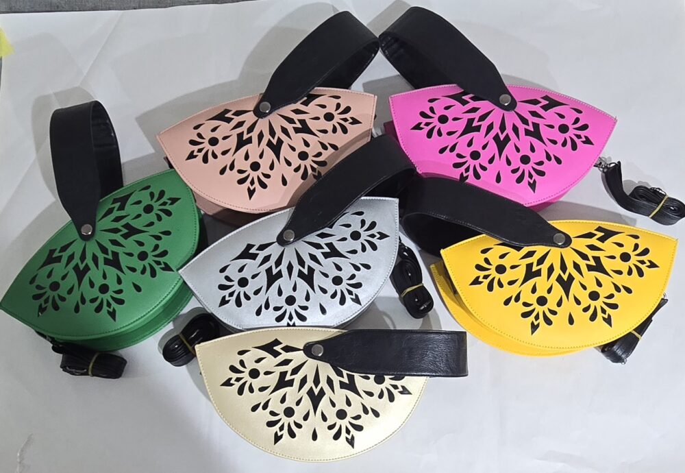 الشنطة الهاف مون - الصورة 12