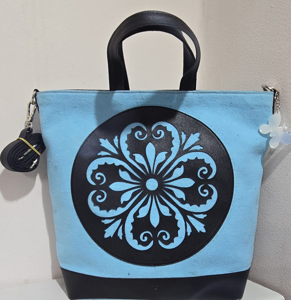 ⁦الشنطة الكيتان علي جلد⁩ - الصورة ⁦2⁩