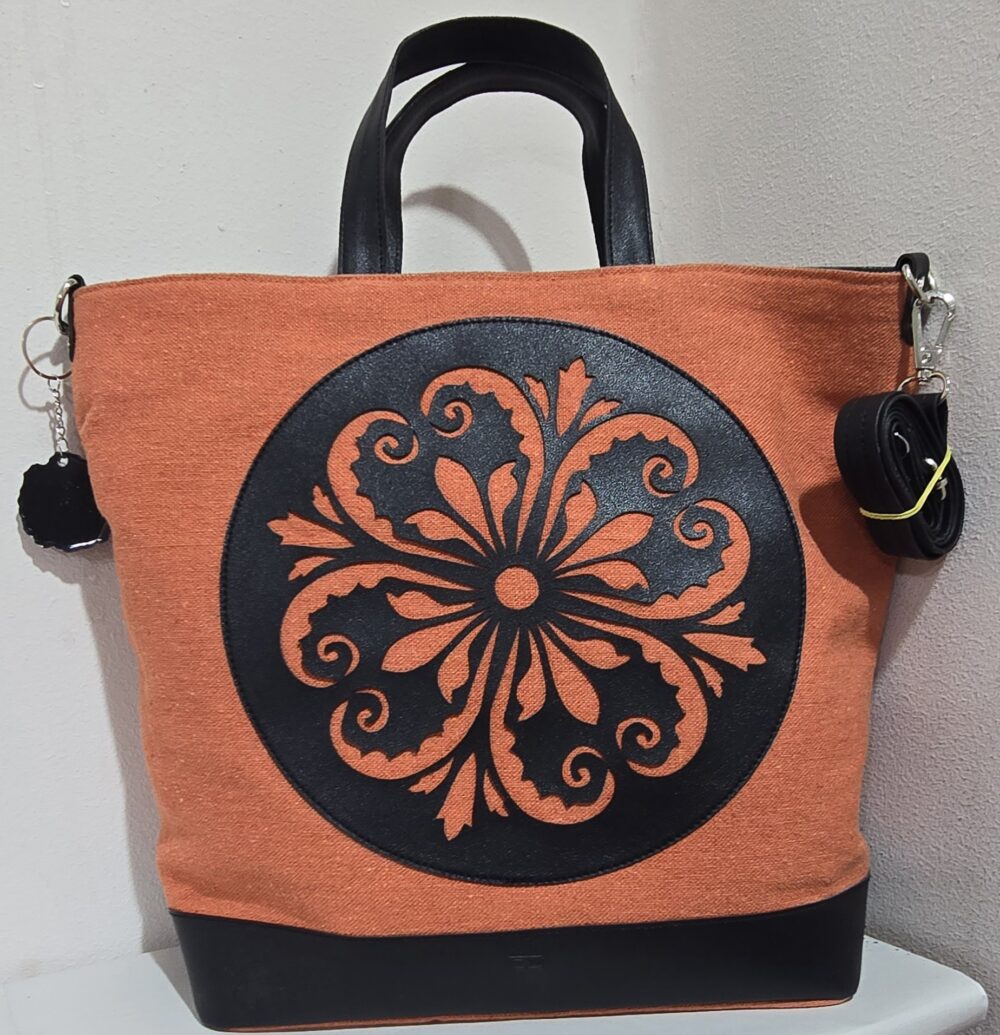 ⁦الشنطة الكيتان علي جلد⁩ - الصورة ⁦3⁩